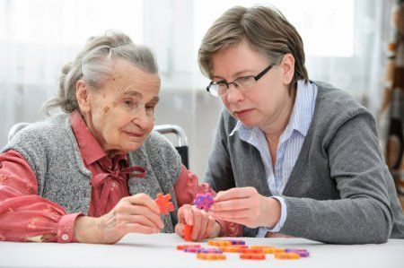 Уход за пожилыми людьми с деменцией