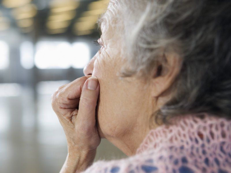 Почему людям бывает стыдно отправлять пожилых в дома престарелых?