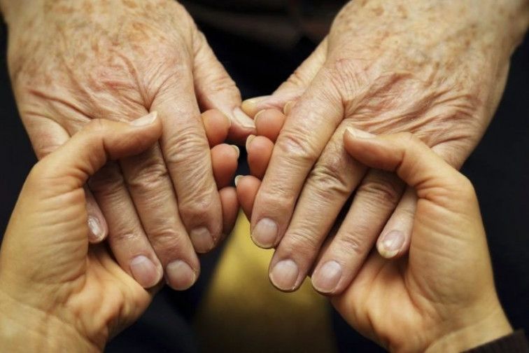 Тремор рук у людей пожилого возраста