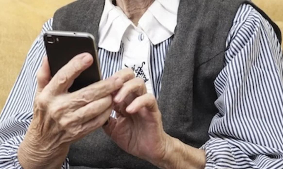 Как уберечь пожилых родственников от телефонных мошенников
